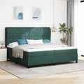 Die Gestaltung von dem Boxspringbett wird durch Stoff und Kiefernholz gepraegt