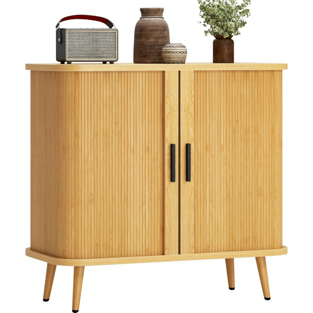Schiebetueren praegen das Sideboard aus Bambus