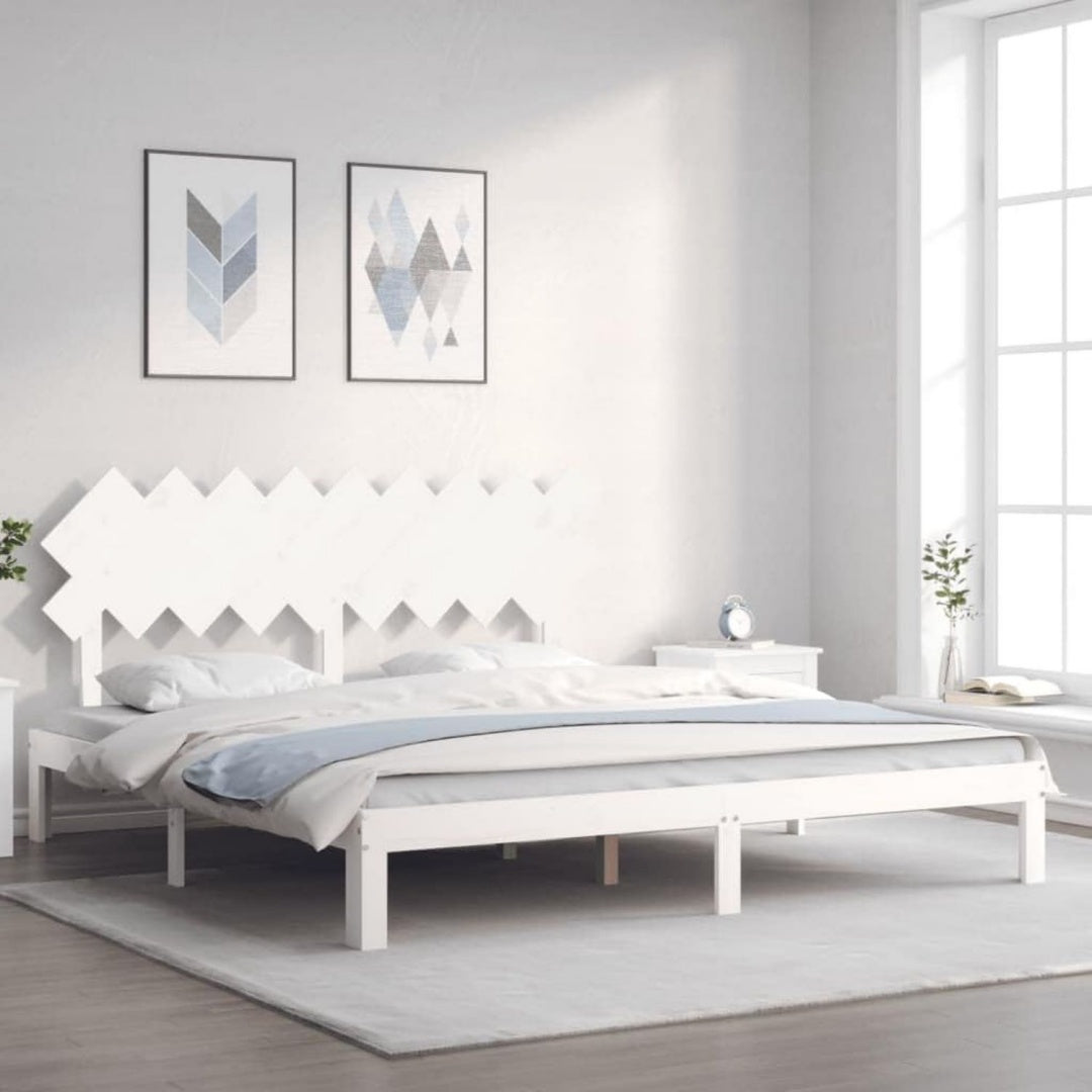 Bettgestell aus Massivholz und Kiefernholz in Weiss mit den Massen 180 x 200 cm