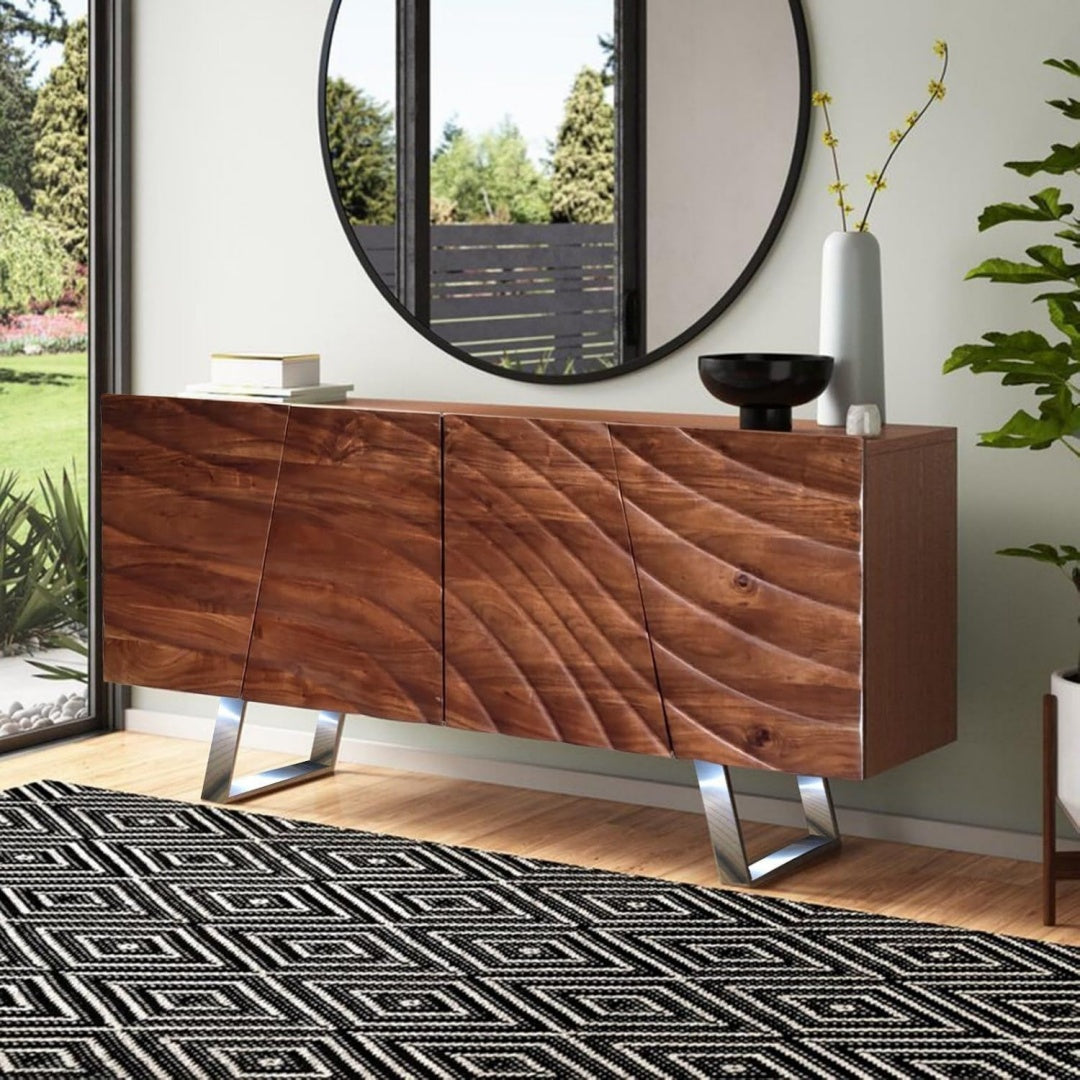 Reliefstrukturen und geschlossenen Stauraum an dem Sideboard