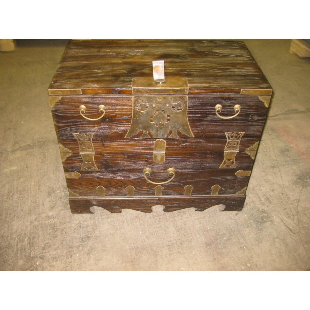 Das Sideboard nimmt mit 57 cm Gestalt an