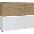 Kunststofffuesse praegen den Hochschrank