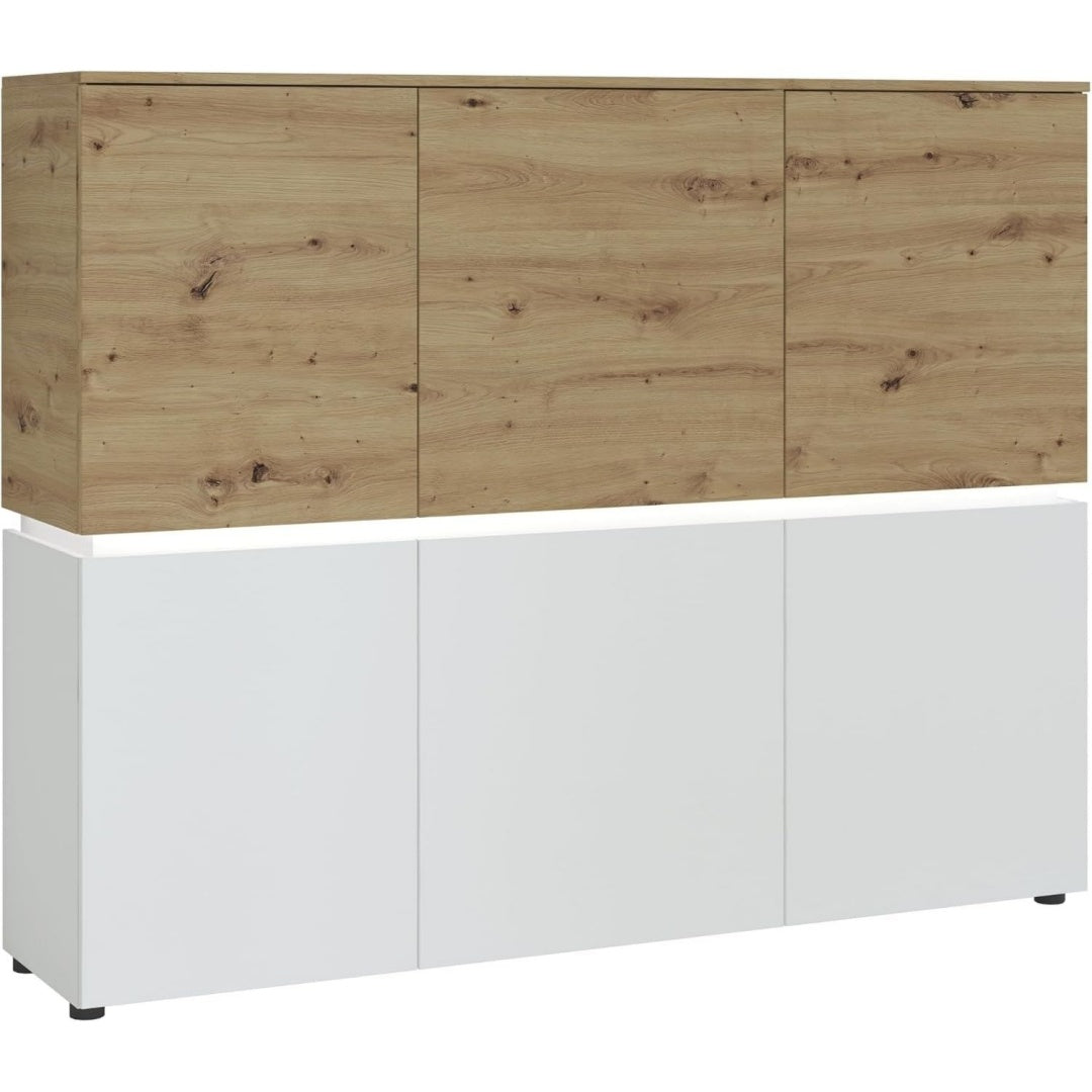 Kunststofffuesse praegen den Hochschrank