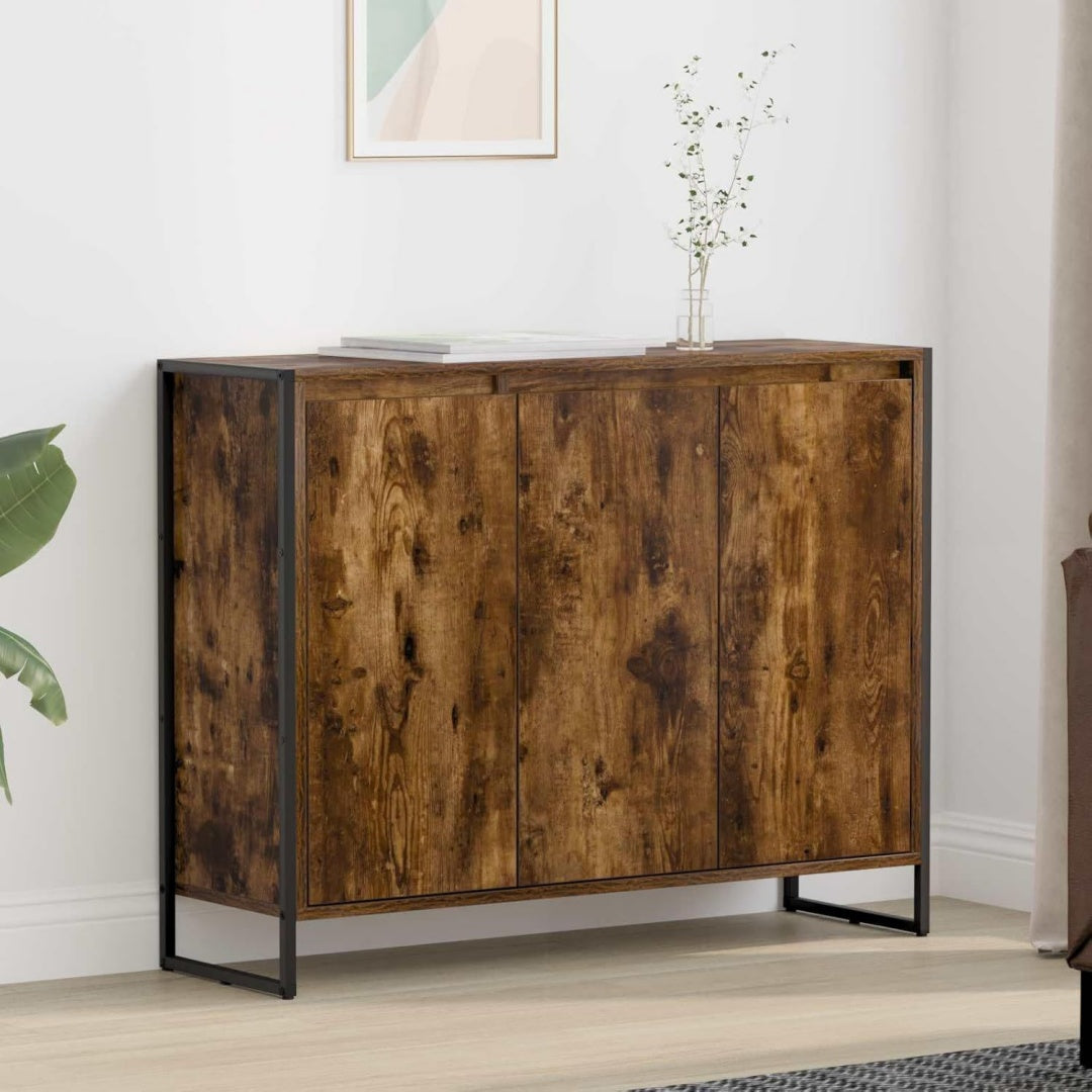 3 Tueren und geschlossenen Stauraum bestimmen das Sideboard